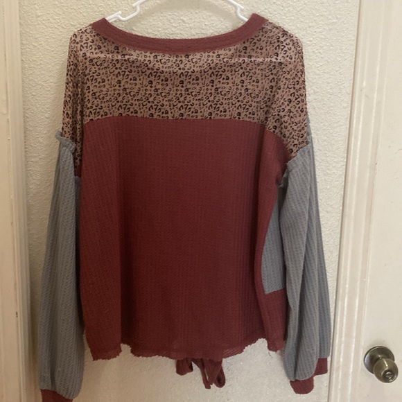 Umgee sweater size M - Picture 8 of 8